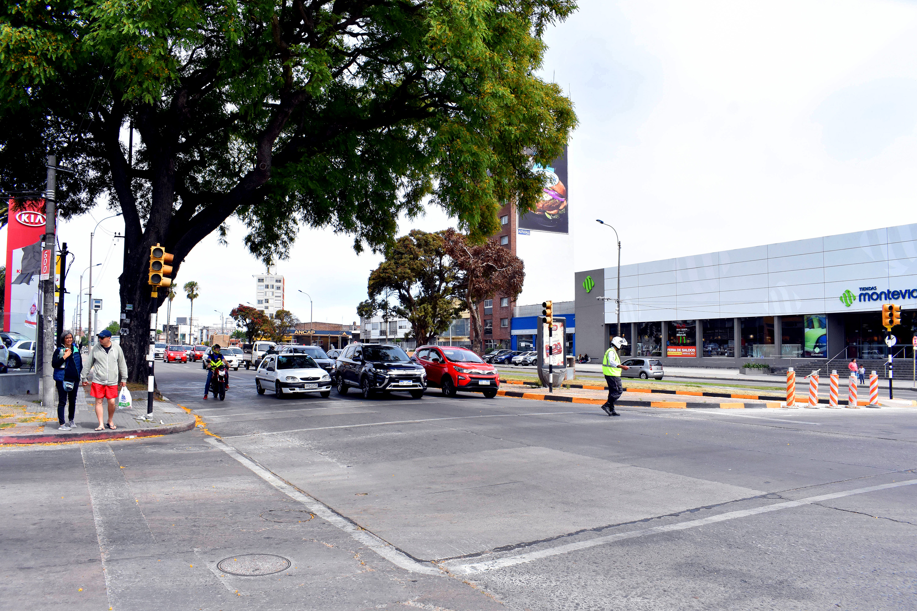 Dársena de giro Avenida Italia y Mataojo 