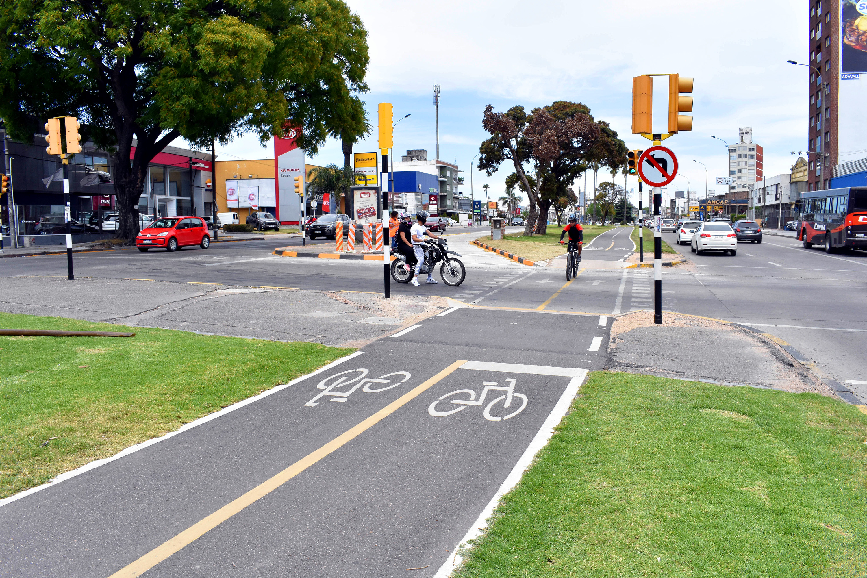 Dársena de giro Avenida Italia y Mataojo 