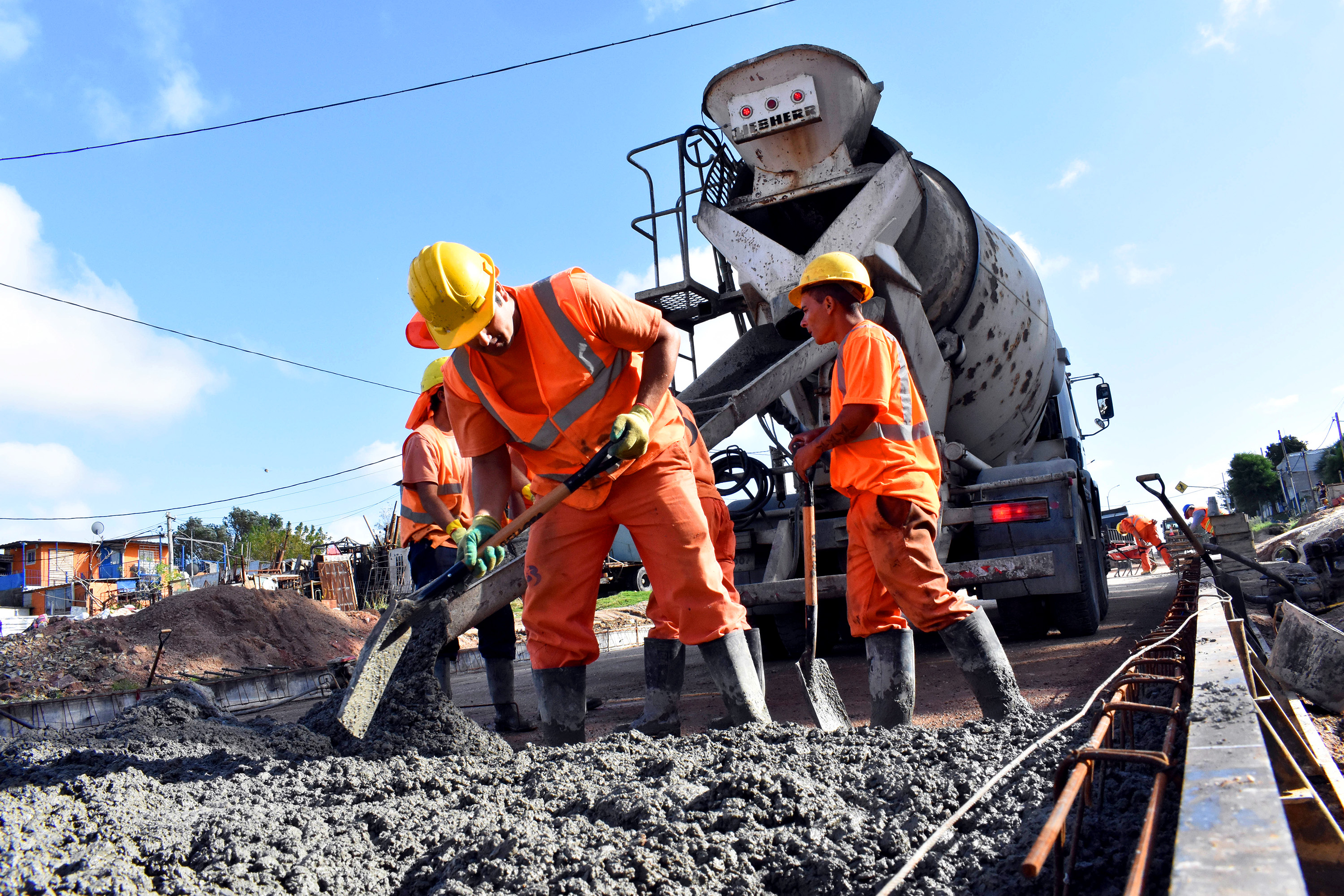 Obras en Av.Gral San Martin y Cno.Domingo Arena 