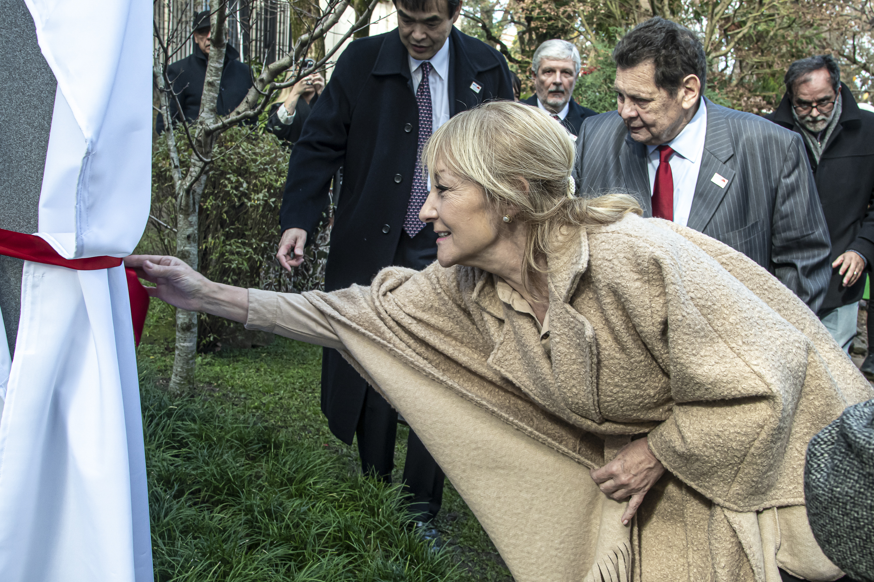 Inauguración de monolito en homenaje al centenario del vínculo entre Uruguay y Japón 