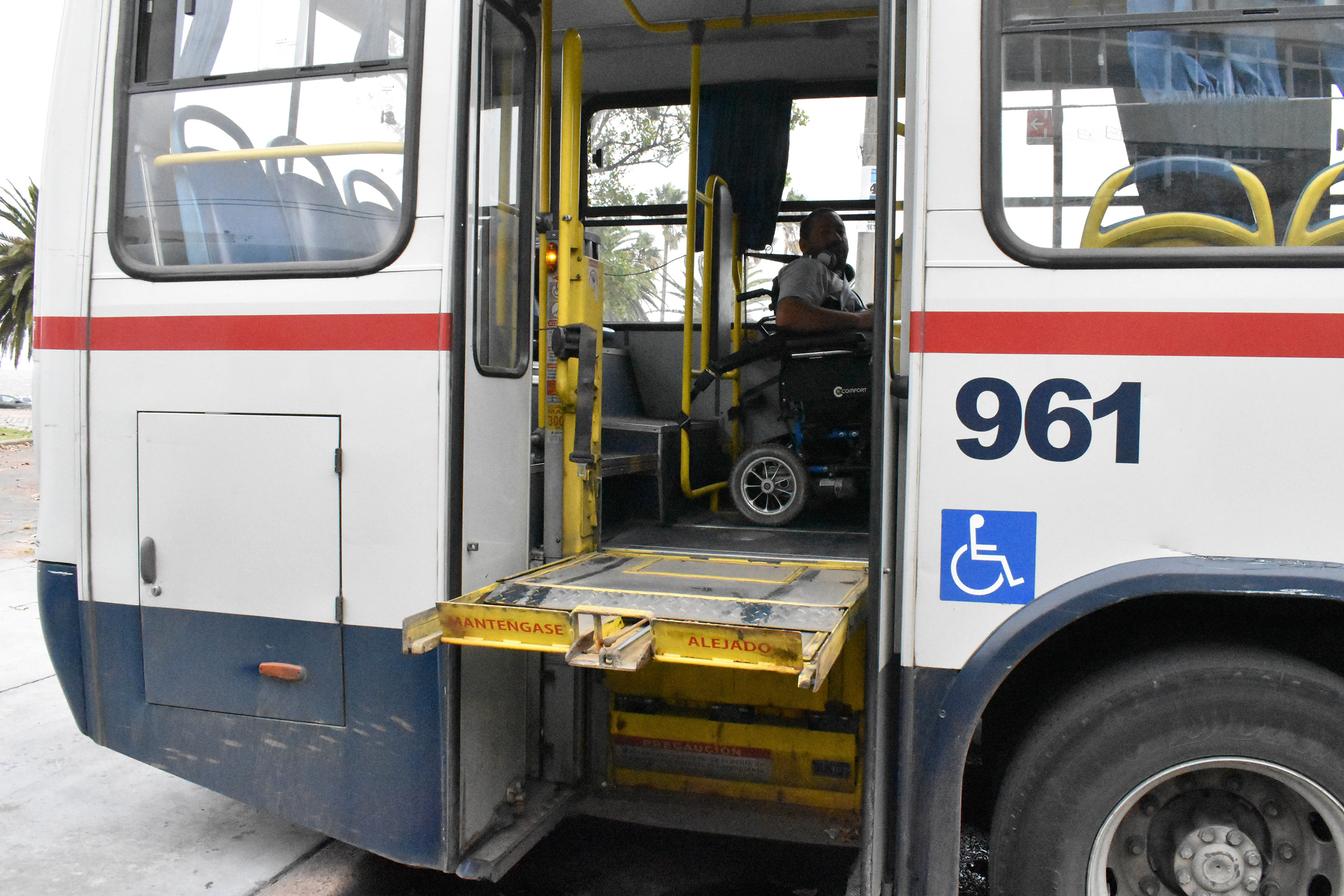 Inspección a ómnibus de transporte público