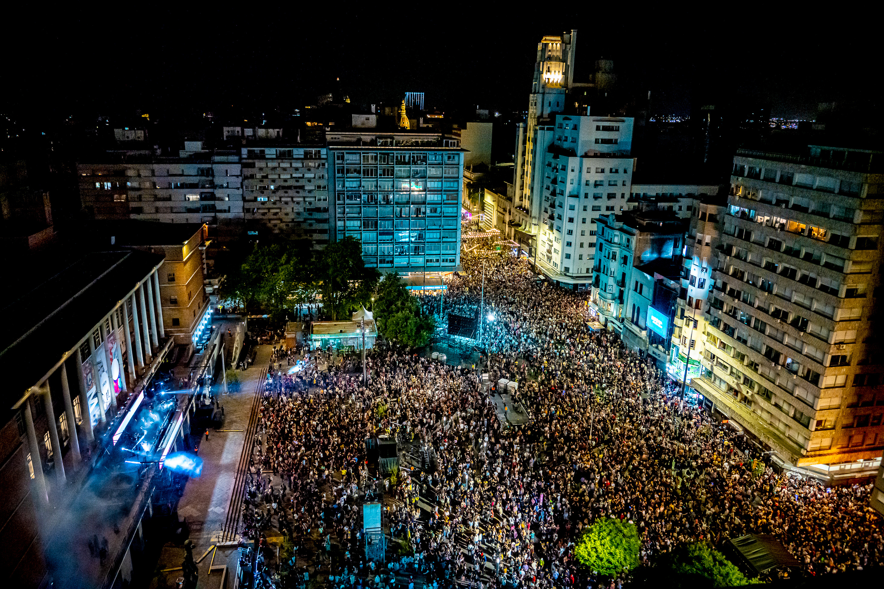 Vista área de la Explanada de la IM en los festejos por los 300 años de Montevideo