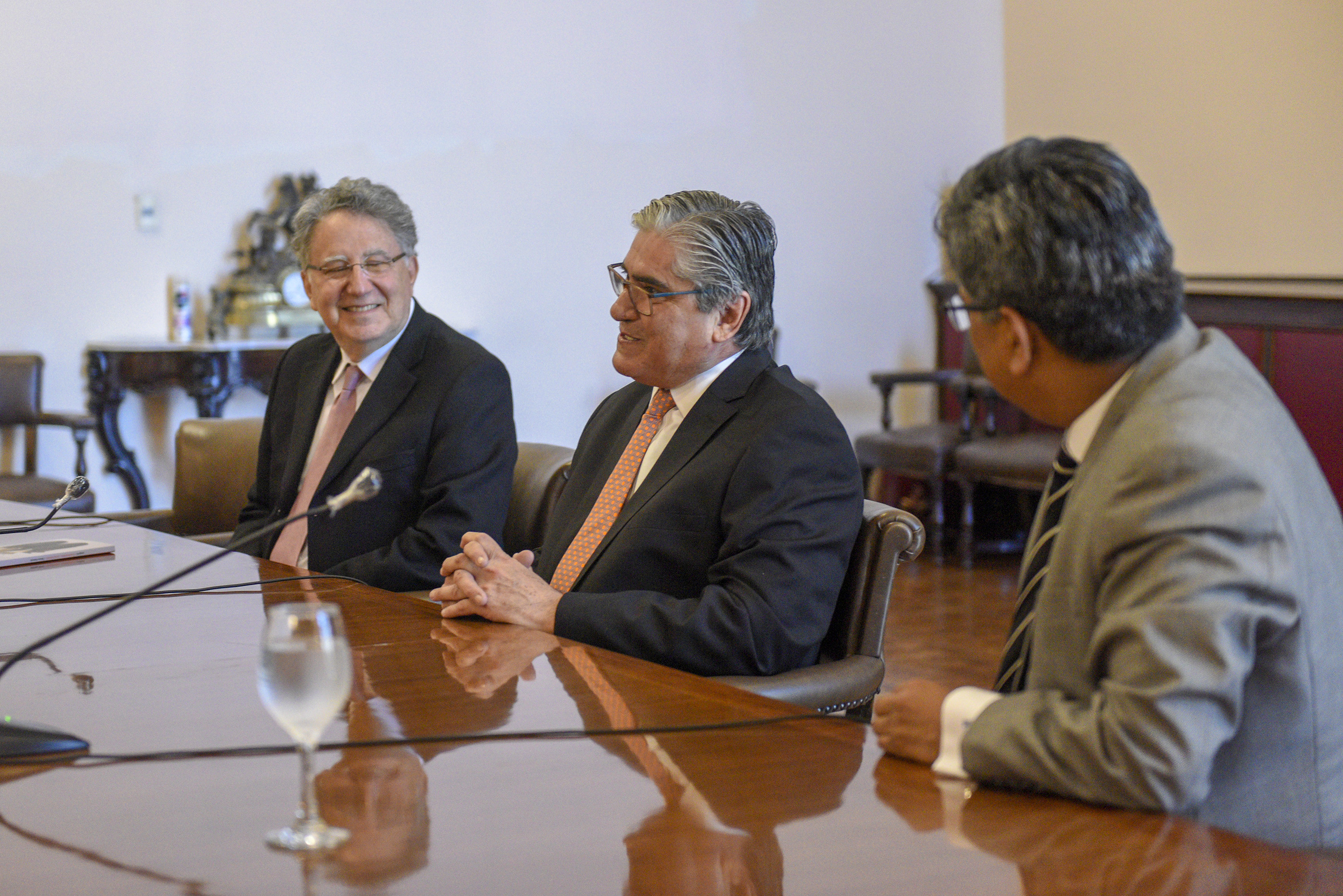 Visita de cortesía del Embajador de Perú en Uruguay