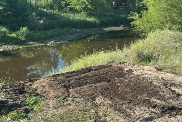 Remoción de tierra en Costanera del Arroyo Carrasco