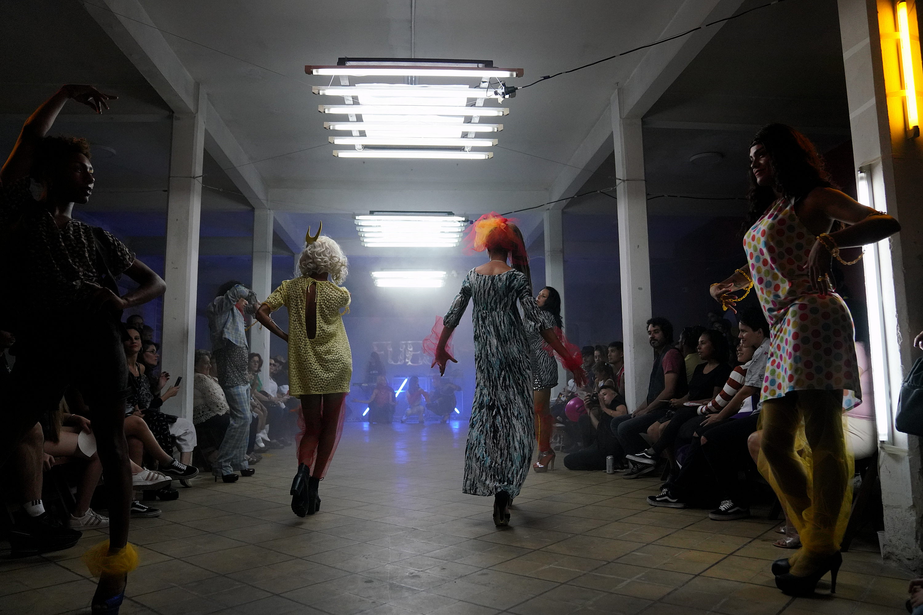 Desfile de FUEGA, cooperativa de diseño trans 