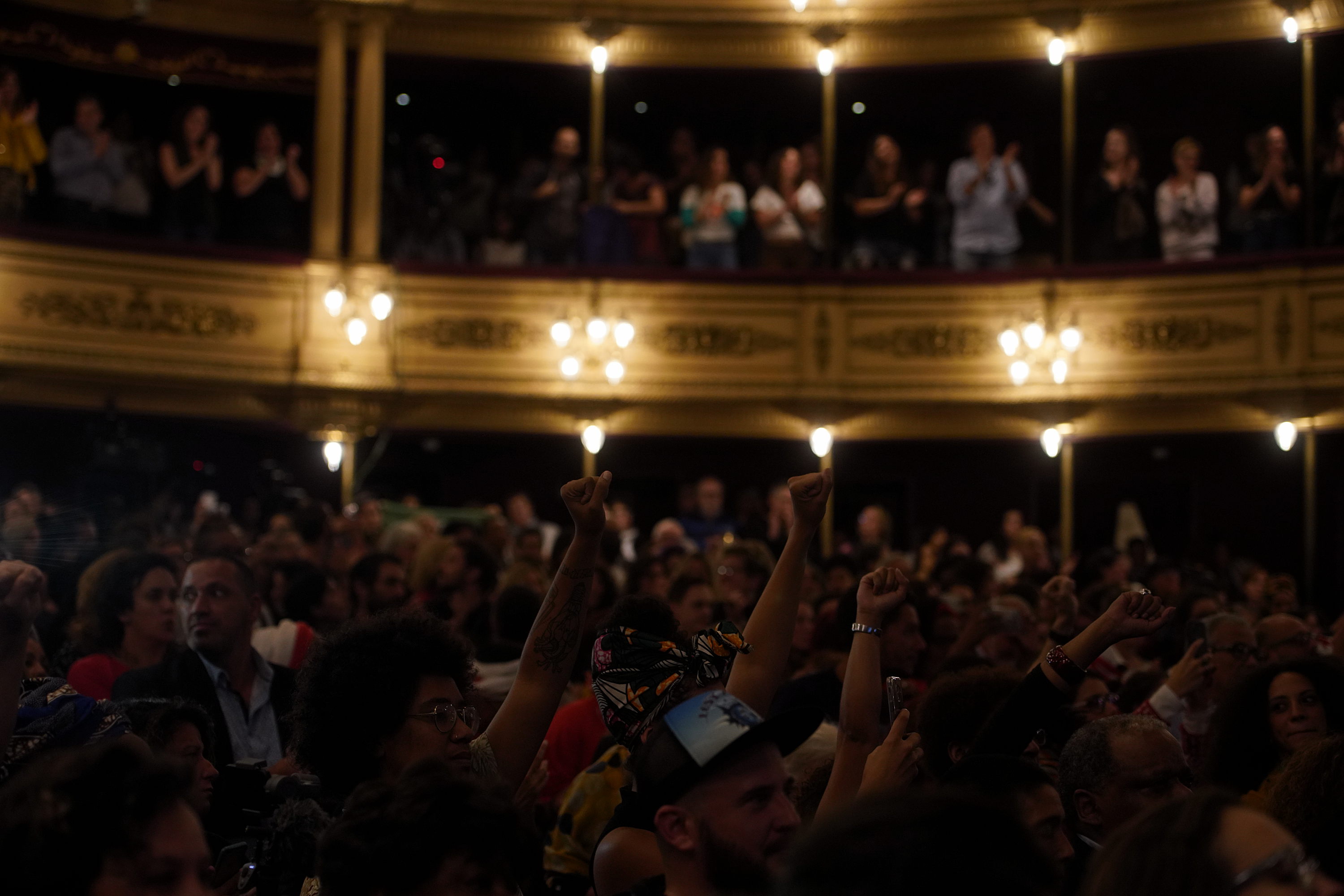 Conferencia magistral de Angela Davis en el Teatro Solis