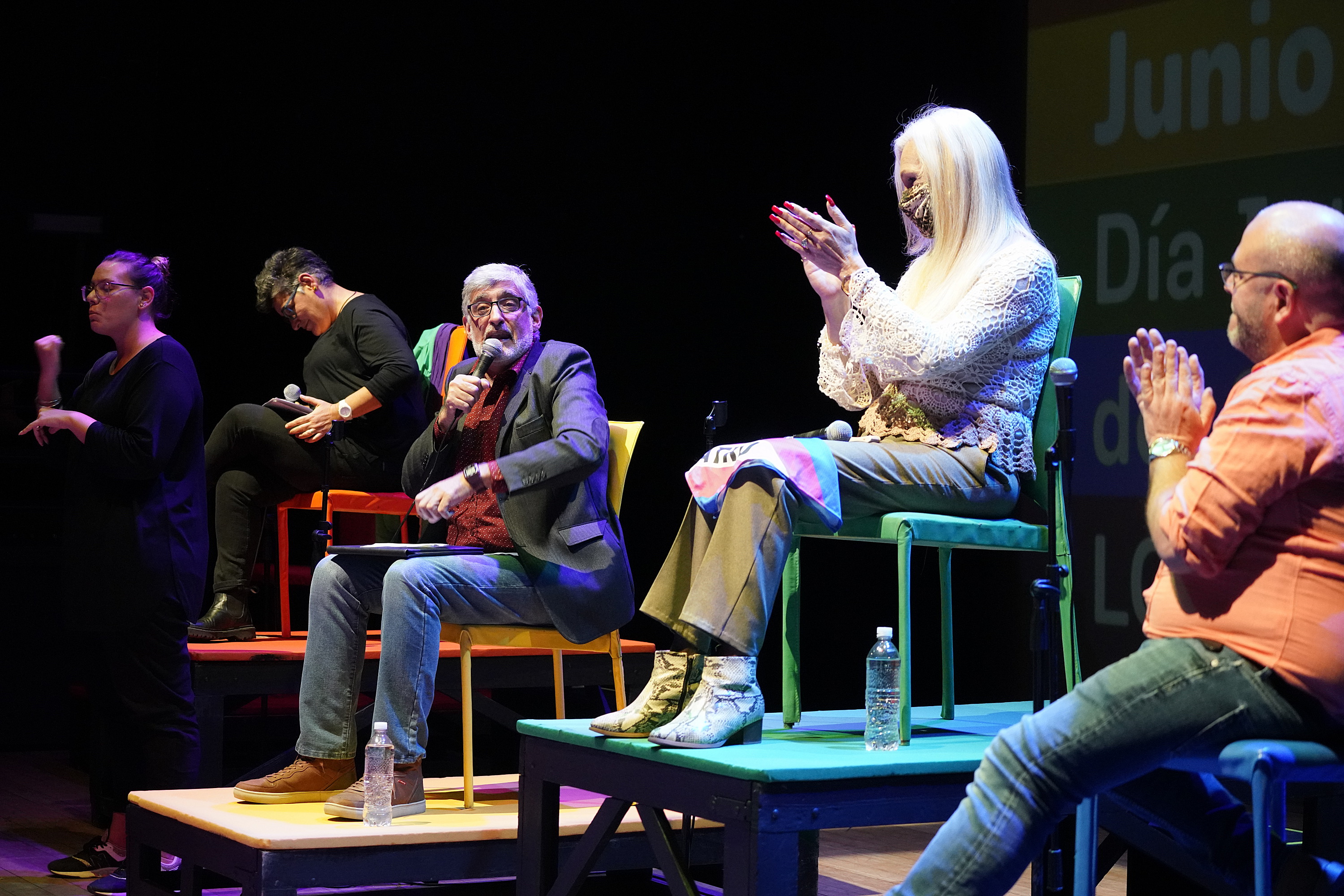 Conversatorio «Día internacional del orgullo LGBT+: el camino de la lucha» en el teatro Solís