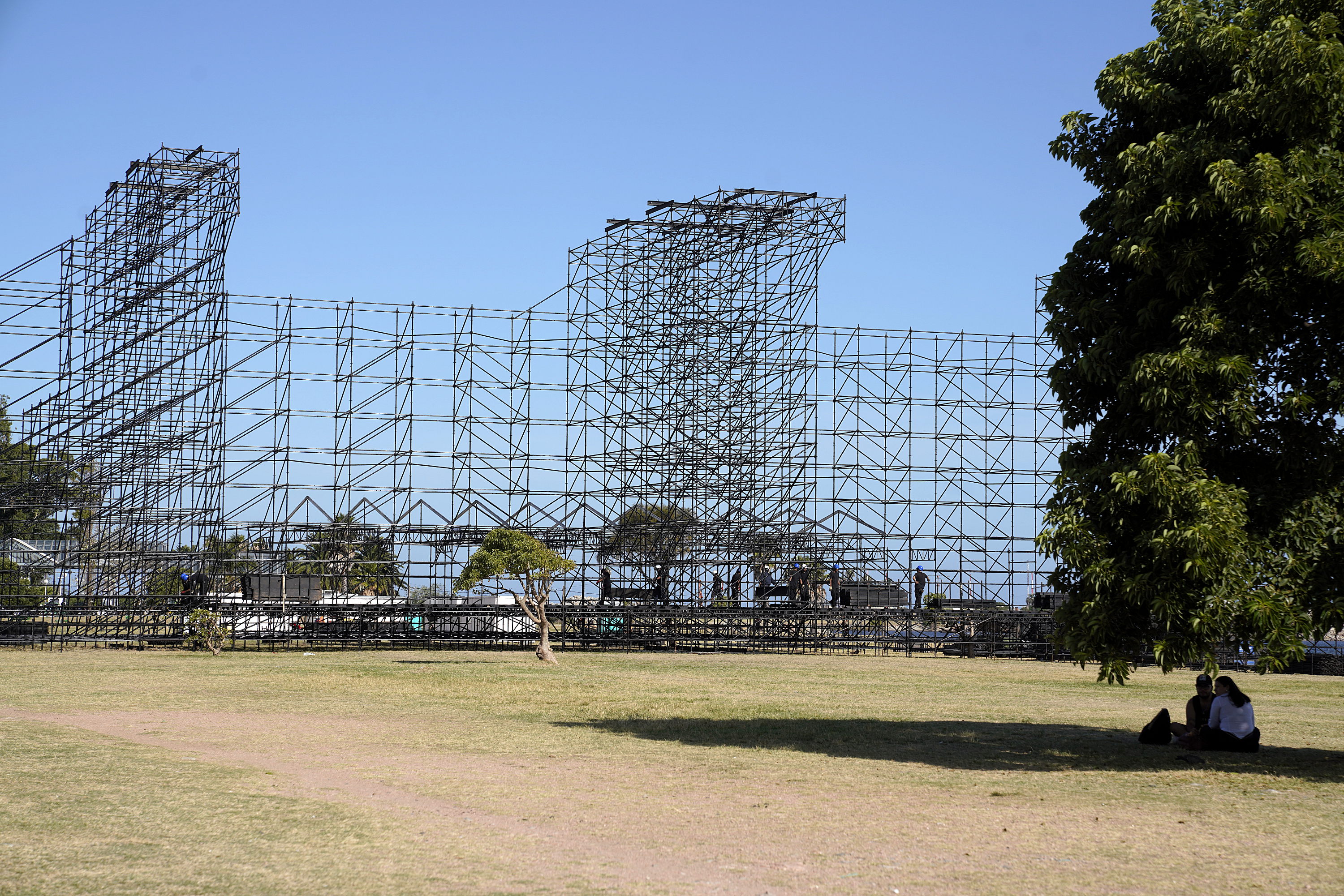 Armado de escenario de Montevideo Rock 2020