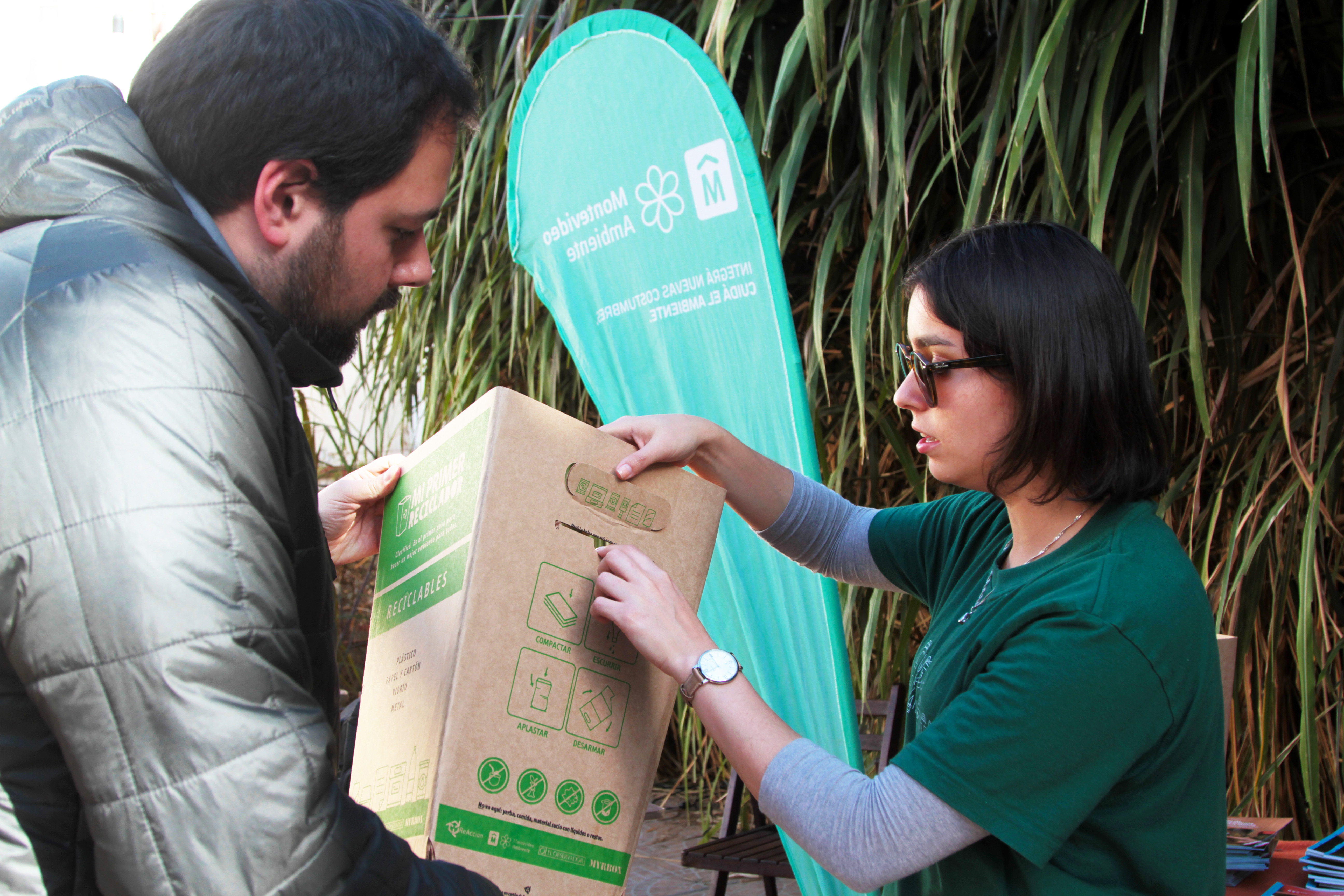 En Feria Camino Verde stand municipal educa reciclaje