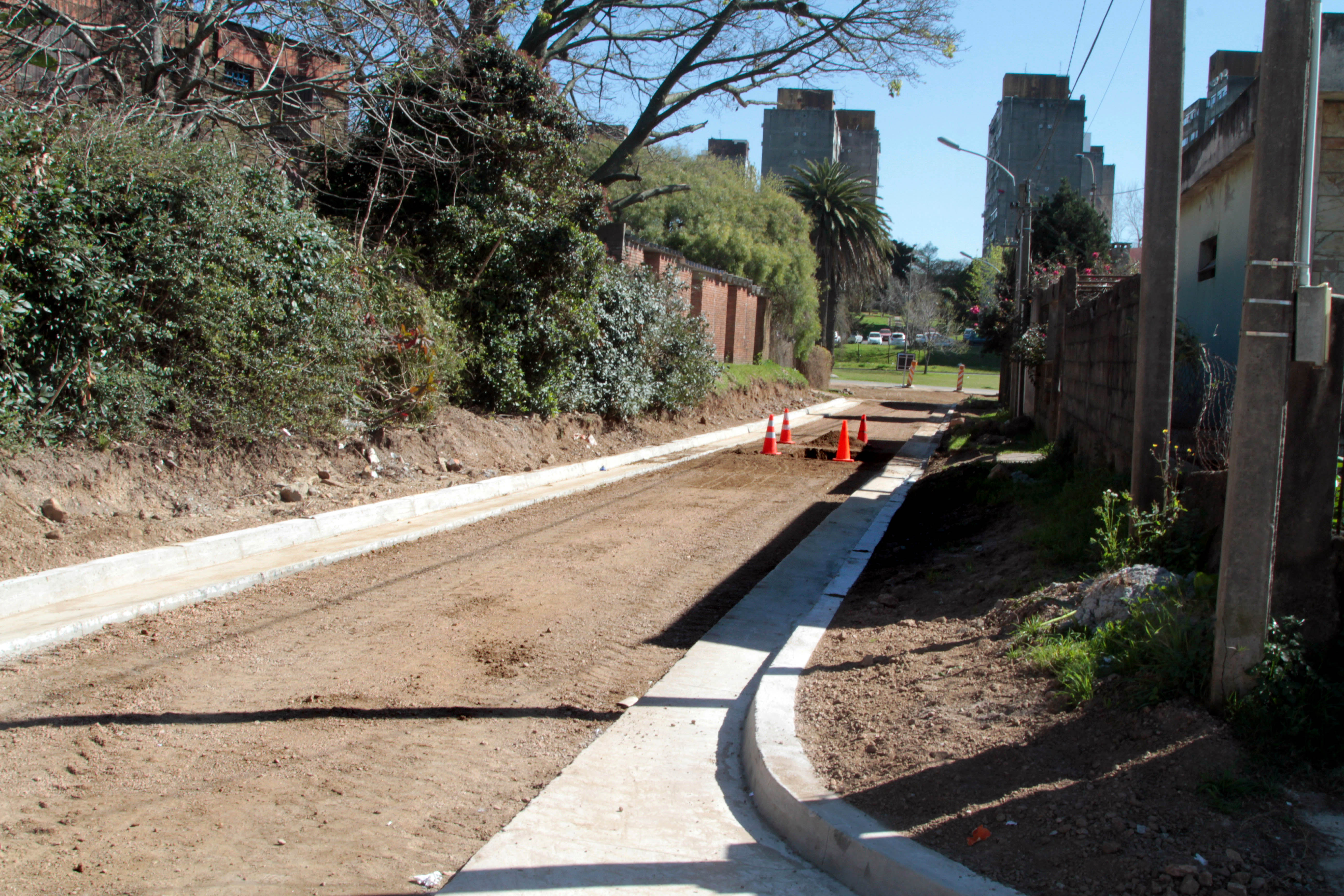 Obras viales en la calle Héctor Gerona  y Rambla Euskal Erría