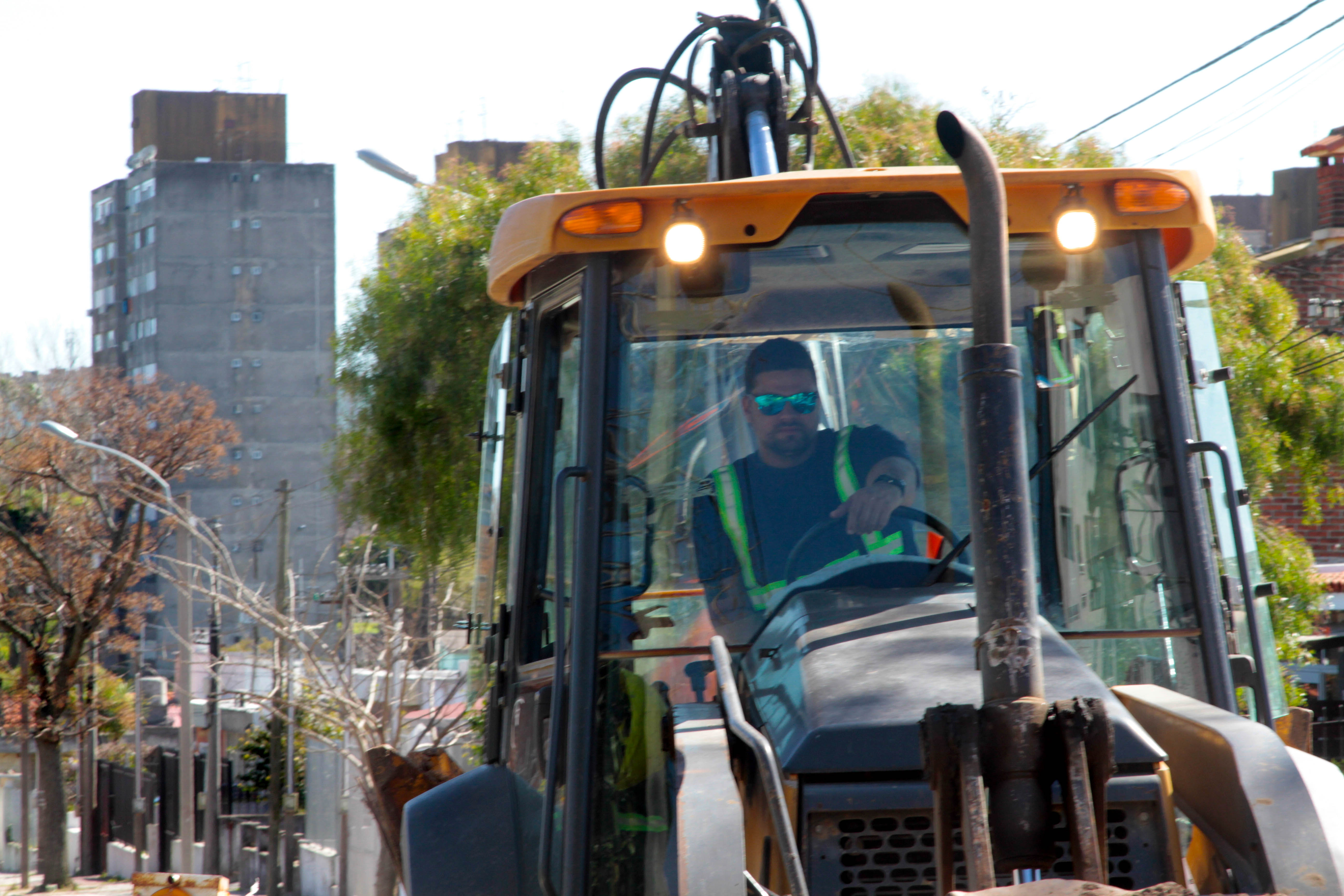 Obras viales en la calle Héctor Gerona  y Rambla Euskal Erría