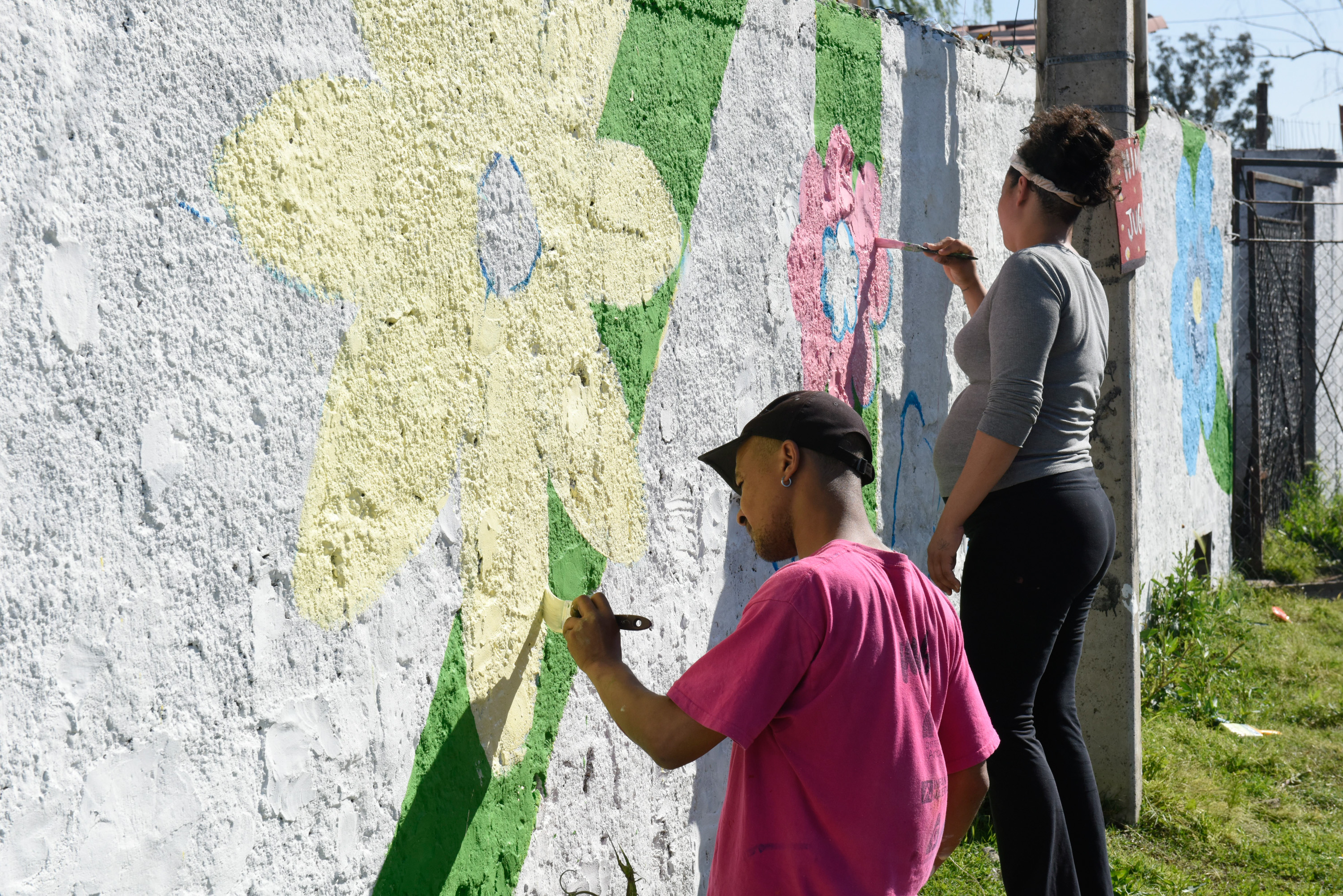 Pintada de mural con vecinos y vecinas del Barrio Nuevo Mendoza