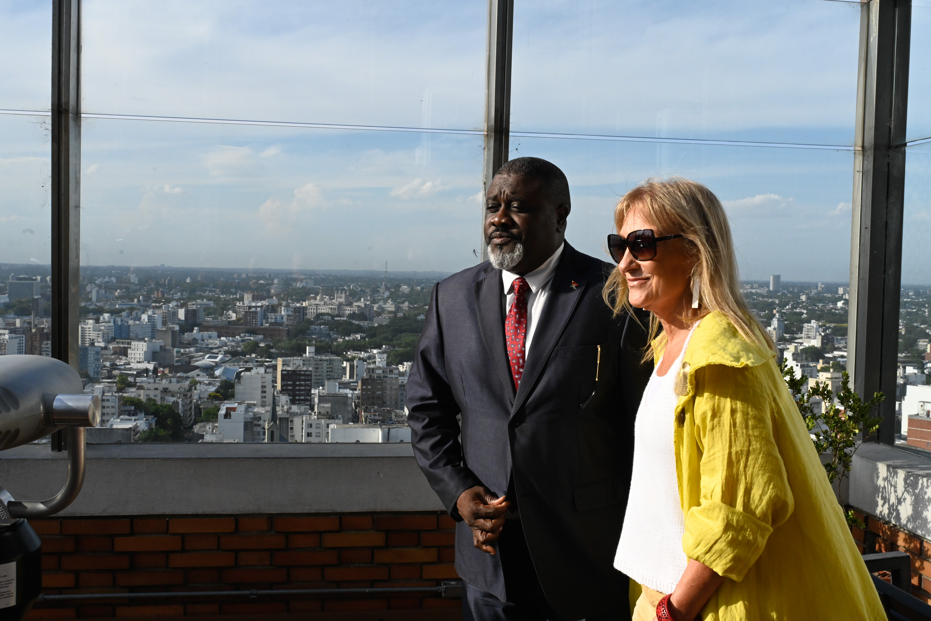 Intendenta de Montevideo Carolina Cosse, recibe a la delegación del gobierno de Angola