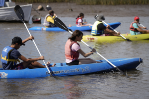Jornada de canotaje y remo en los humedales del río Santa Lucía, proyecto &quot;Acuáticas&quot;