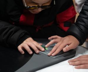 Presentación de maqueta háptica en la Escuela Nº 198 para ni