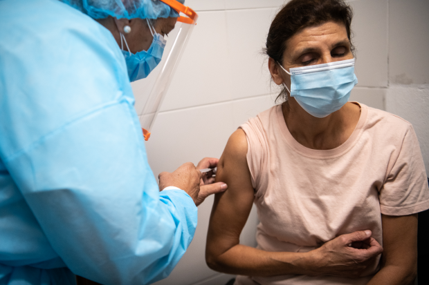 Vacunación en policlínica Zully Sánchez
