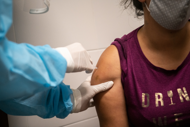 Vacunación en policlínica Zully Sánchez