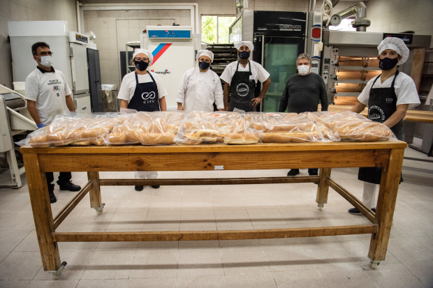 Entrega de panes en el marco del Plan ABC a ollas populares del Centro de Industriales Panderos del Uruguay
