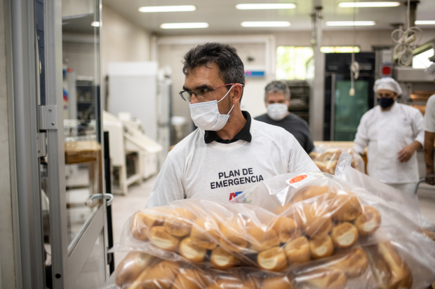 Entrega de panes en el marco del Plan ABC a ollas populares del Centro de Industriales Panderos del Uruguay