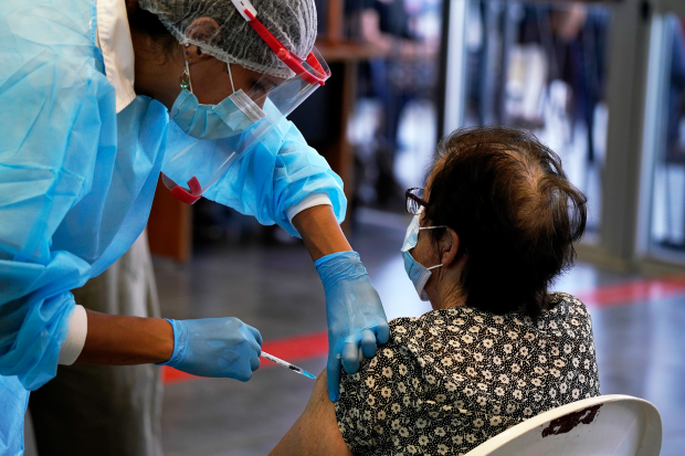 Inicio de vacunación por Covid-19 en Policlínica de Paso de la Arena
