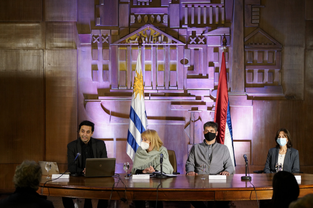 Conferencia de prensa sobre permisos de construcción en Montevideo