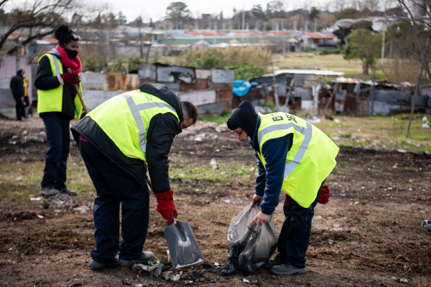 Actividades de limpieza en asentamiento 40 Semanas en el marco del Plan Laboral ABC