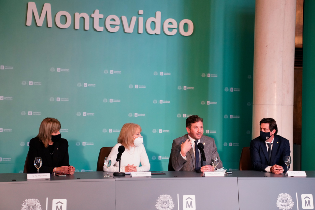 Conferencia de prensa de la intendenta Carolina Cosse con el presidente de Conmebol, Alejandro Dominguez