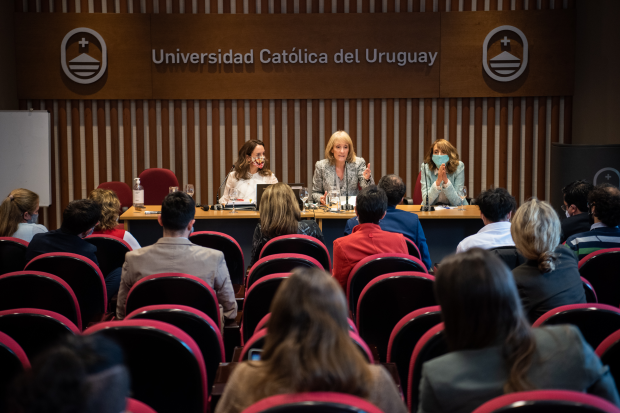 Intendenta de Montevideo participa de panel &quot;Desperdicios de alimentos en Uruguay&quot; en la Universidad Católica del Uruguay