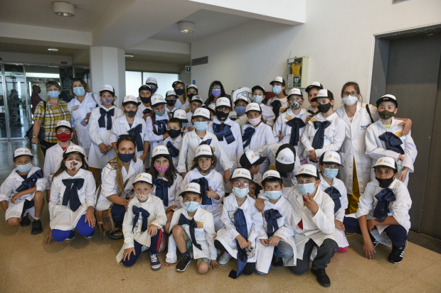Visita de niñas y niños de escuela del departamento de Treinta y Tres a Montevideo