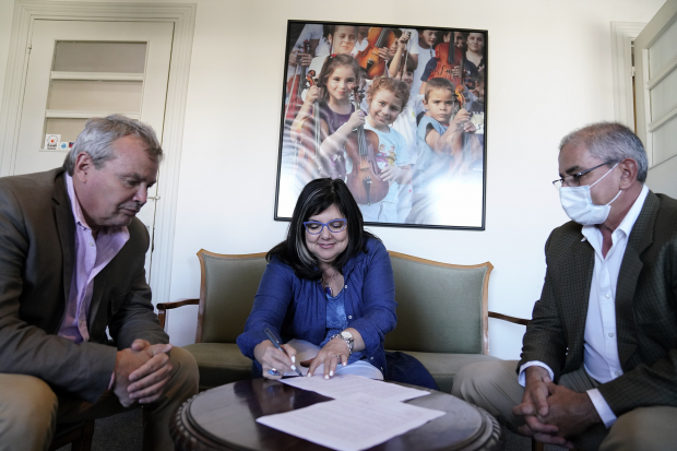 Firma de convenio de cooperación de la Intendencia de Montevideo con la Intendencia de Flores 