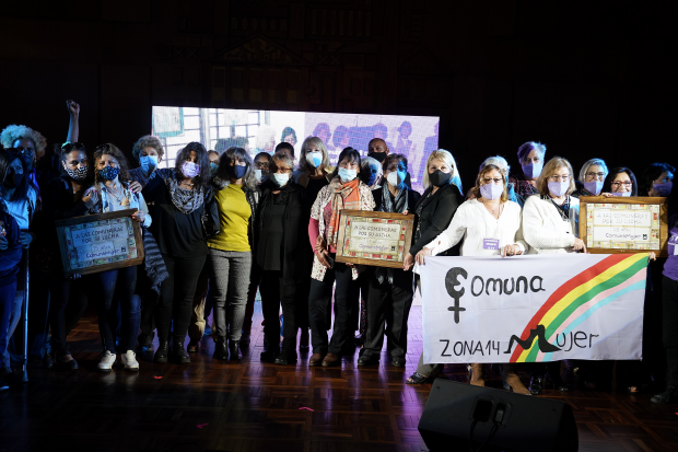 Conmemoración de los 25 años de Comuna Mujer en la Sala Ernesto de los Campos