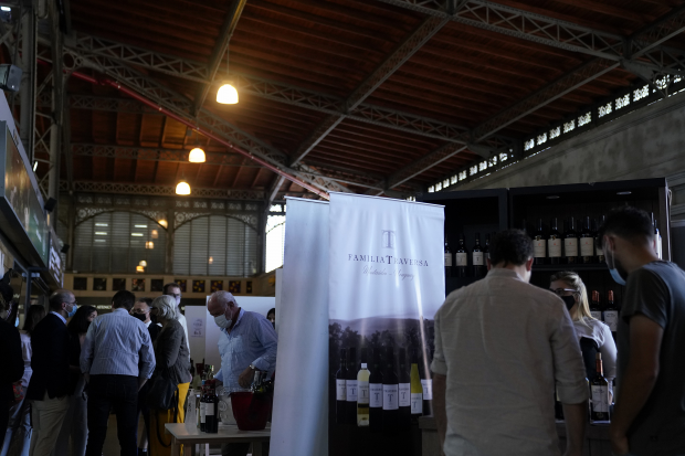 Recorrida por el Mercado del Vino en el Mercado Agrícola de Montevideo