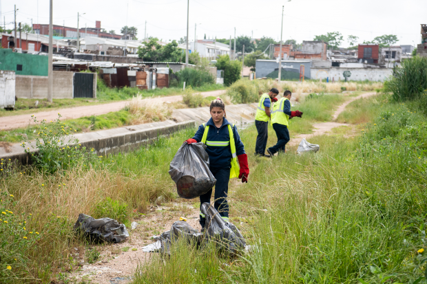 Intervención de limpieza en cañada Casabó en el marco del Plan ABC