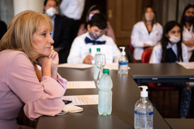 Sesión del Consejo de Niñas y Niños junto a la Intendenta de Montevideo Carolina Cosse y el Gabinete del Gobierno Departamental