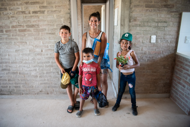 Entrega de viviendas en barrio Cauceglia