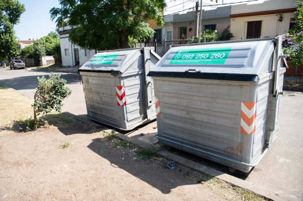 Ploteo de contenedores en el marco del programa Montevideo más verde en línea