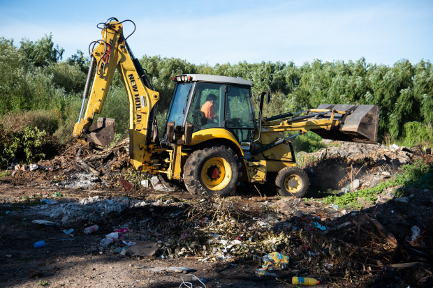 Intervención de limpieza de basural en Parque Lineal en el marco del Plan ABC Territorio