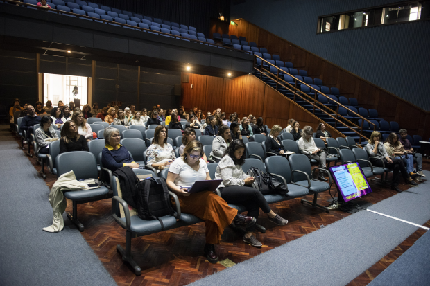 Presentación del Sistema de Cuidados de Bogotá, Colombia en el Salón Azul de la Intendencia de Montevideo