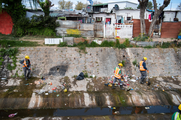 Recorrida por área liberada de residuos en la cañada Casavalle en el barrio Marconi, 20 de setiembre de 2022