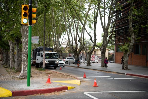Inauguración de semáforo en la intersección de las calles Larravide y José Antonio Cabrera