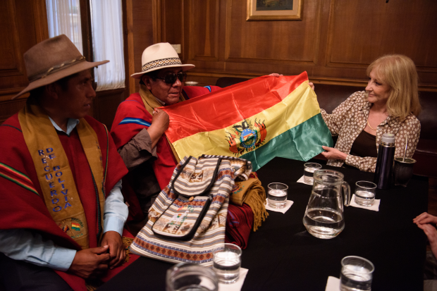 Reunión de la Intendenta Carolina Cosse con el Embajador de Bolivia y los alcaldes de Huarina y Huajata
