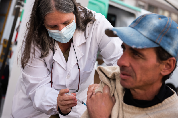 Lanzamiento de campaña de vacunación antigripal