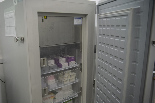 OPS a través del MSP dona a la Intendencia de Montevideo heladera para refrigeración de vacunas