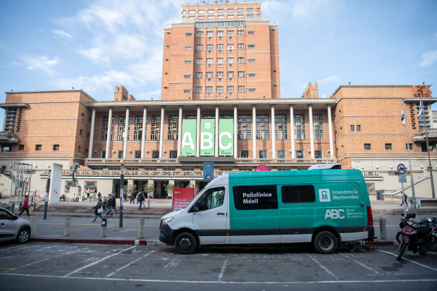 Jornada de test gratuitos de VIH en la explanada de la Intendencia de Montevideo