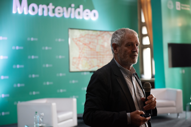 Salvador Rueda participa en panel para autoridades de la intendencia de Montevideo