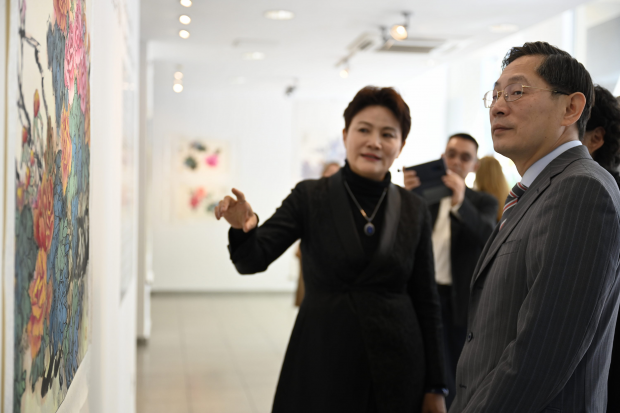 Exposición de la artista china Liu Meicen y su maestro Wang Genxi en el MuHAr