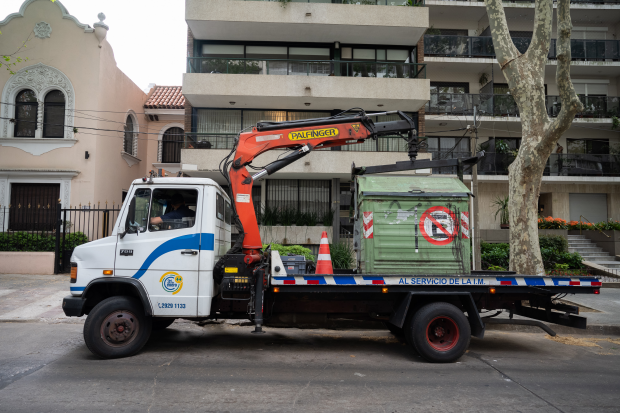 Reubicación de contenedores en barrio Punta Carretas