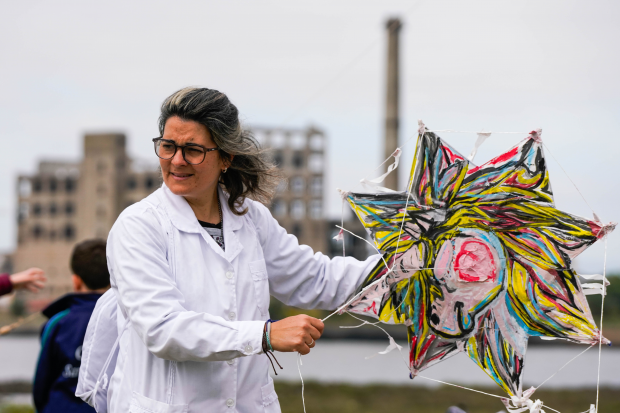 Remontada de cometas en la playa del Cerro ,  15 de noviembre de 2023