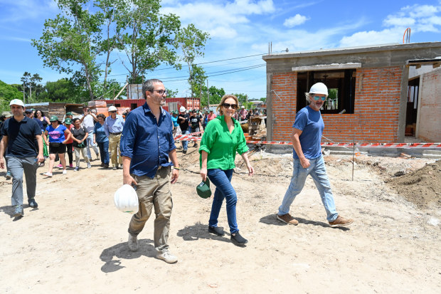 Intendenta Carolina Cosse recorre obras del proyecto de relocalización del asentamiento Santa María Eugenia ,11 de diciembre de 2023