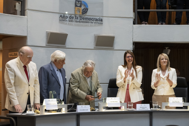 Entrega de galardón San Felipe y Santiago de Montevideo a los ex presidentes Dr. Julio María Sanguinetti, Dr. Luis Alberto Lacalle y José Alberto Mujica